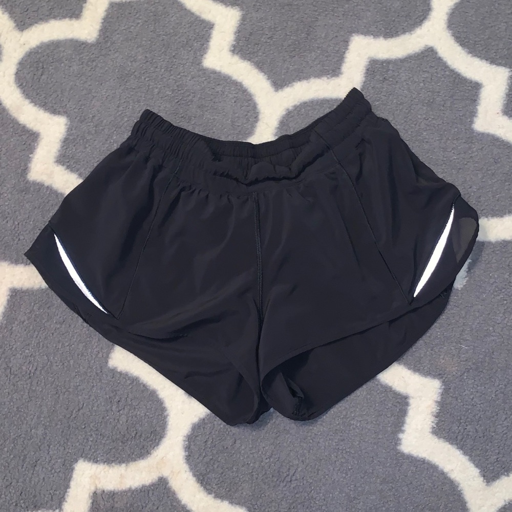 Lululemon Hotty Hot Short II 2.5 inch